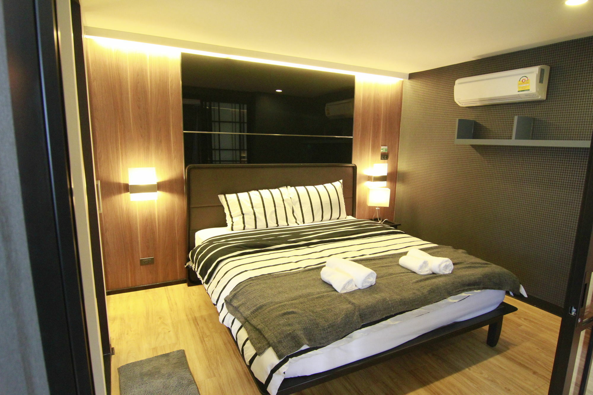 S Bloc Saladaeng Bed and Breakfast Bangkok Eksteriør billede